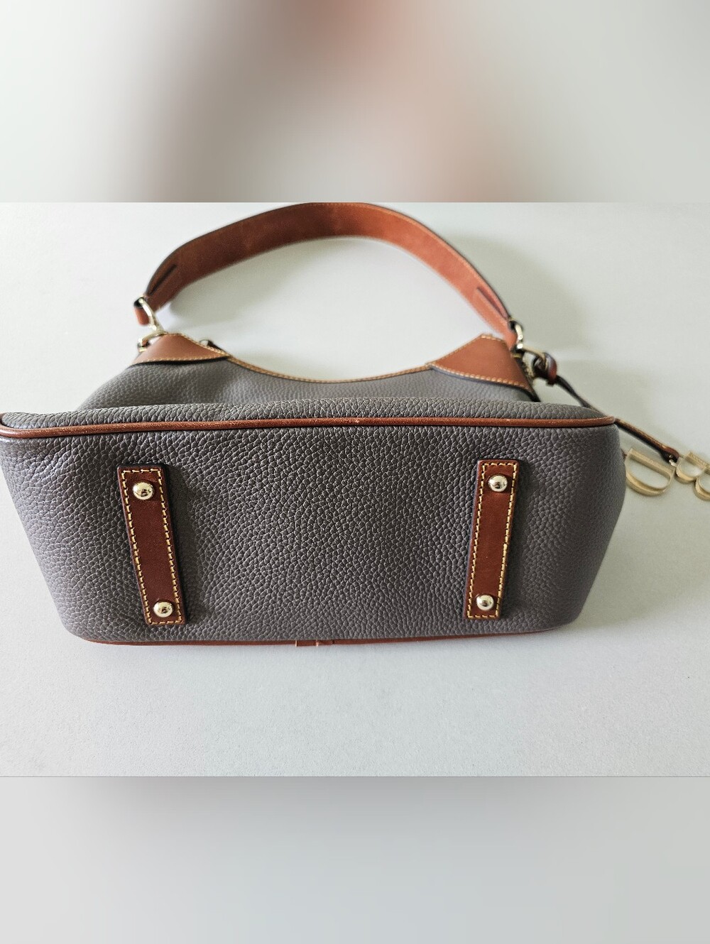 NWOT Dooney & Bourke Taupe Pebble Grain Leather Hobo Shoulder Bag - Picture 5 of 13